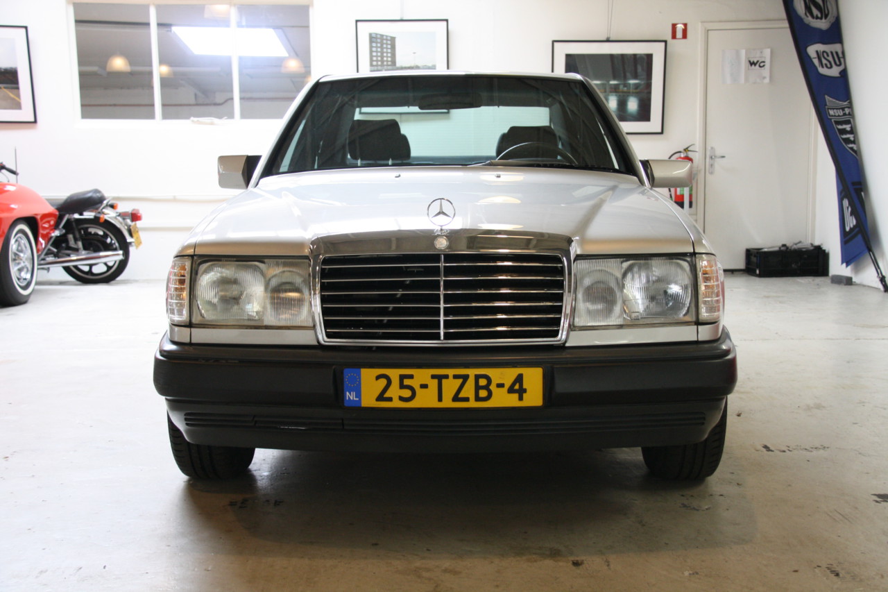Mercedes 230 (27)