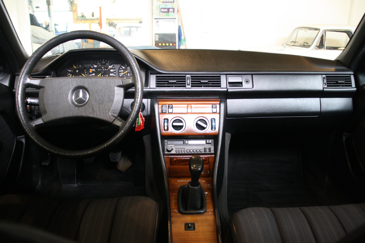 Mercedes 230 (40)
