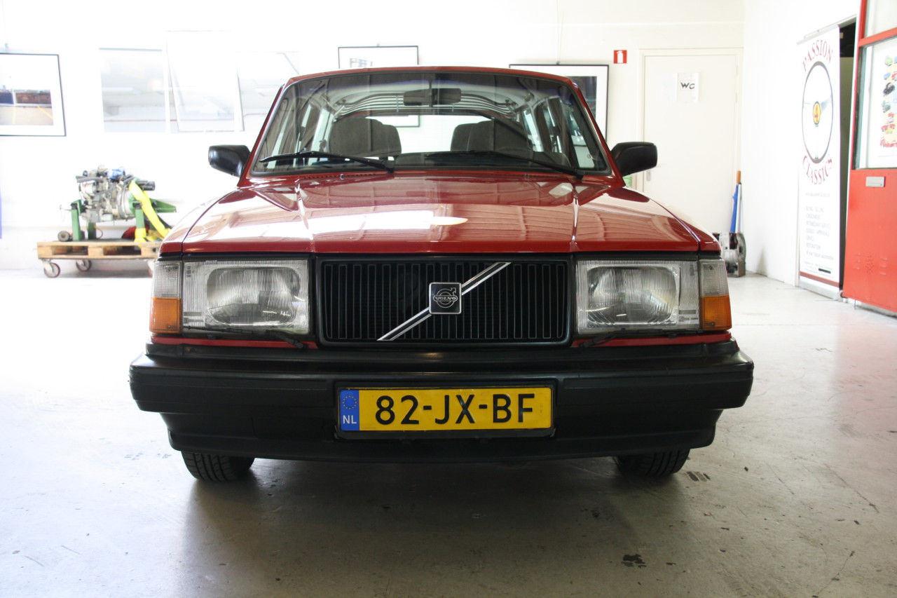 Volvo 240 (9)